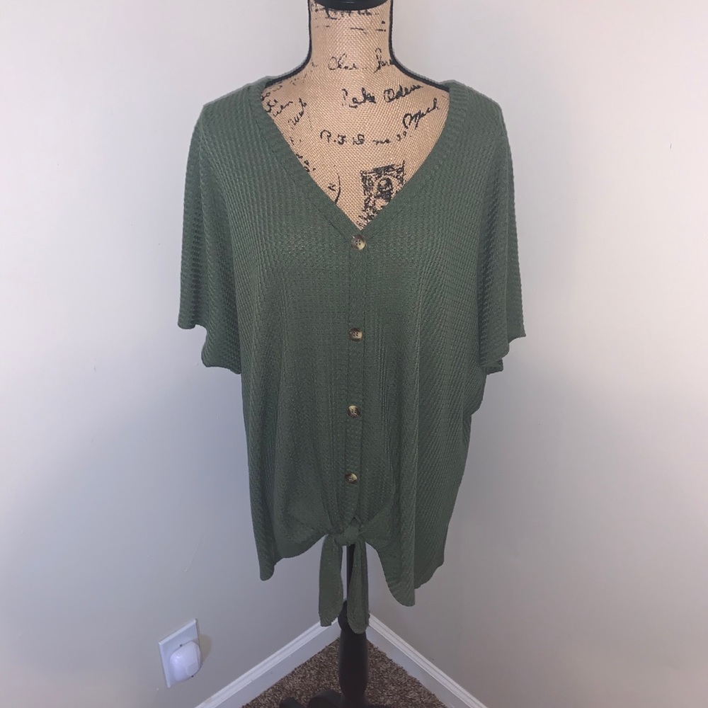 NWOT Torrid Tie Front Button Up Shirt